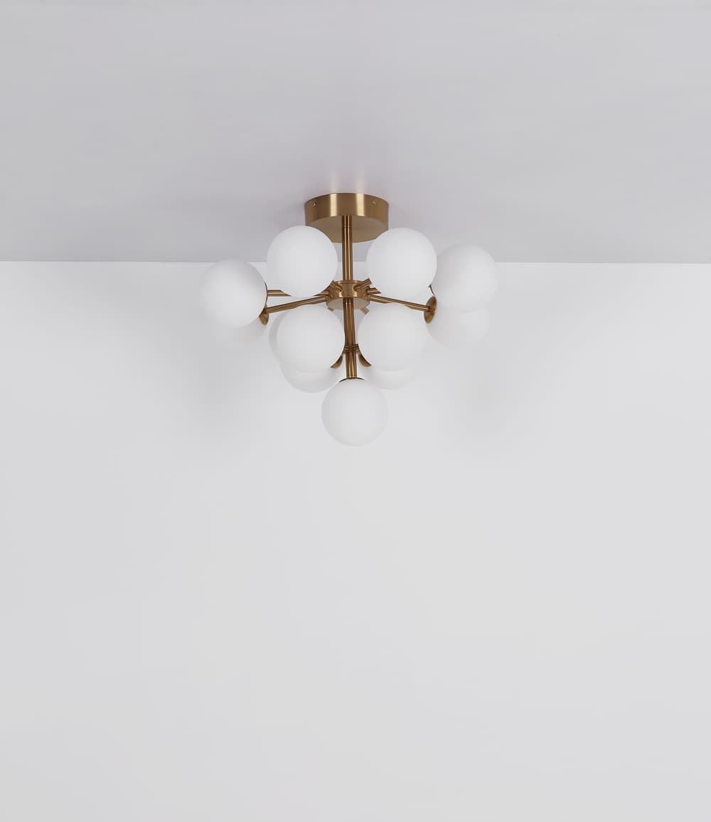 Lámpara de Techo Dorada con Globo Blanco - Imagen 5